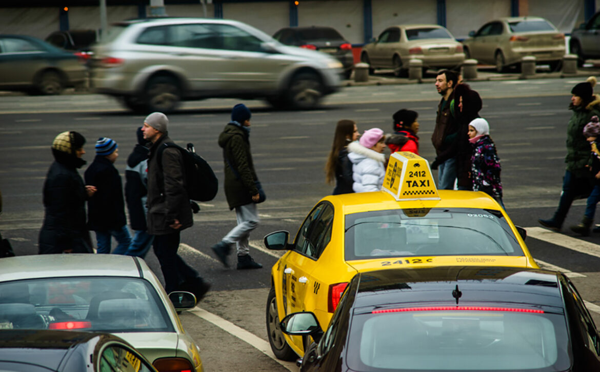 Госдума приняла закон о такси